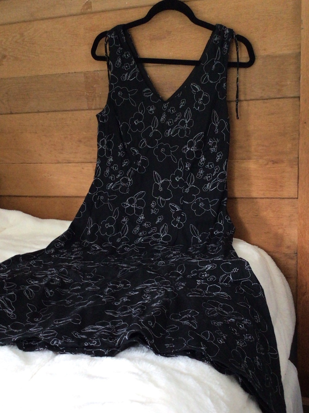 Linea Domani Sleeveless Black Floral Midi Dress with V-Neck 8